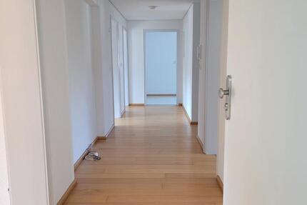 3,5-Zimmer Wohnung mit Dachterrase, Küche und Garage in Teningen