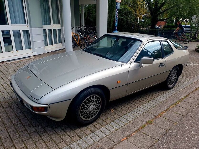 924