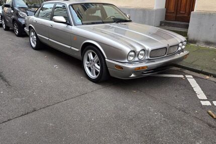 Jaguar XJR