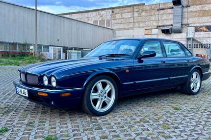 Jaguar XJR