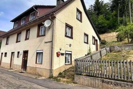 Haus Lenzkirch - 7 Zimmer, 148 m&sup2;, 195.000&euro; | Angebot:27189212