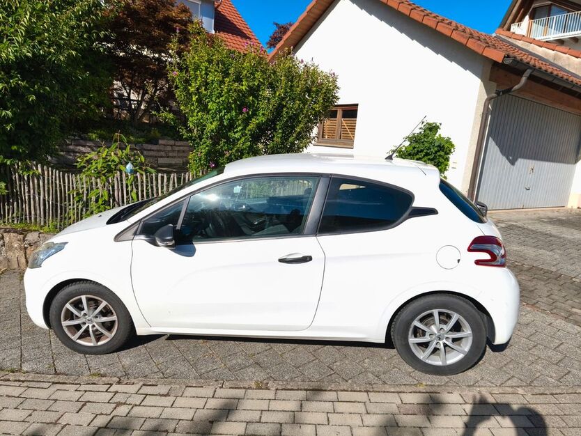 Peugeot 208 127.586 km 3.250 € Sölden 79294