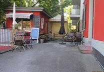 POP UP STORE: SCHÖNER PAVILLION MIT AUSSENFLÄCHE