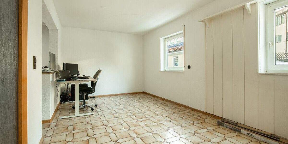 Mehrfamilienhaus, Wohnhaus Titisee-Neustadt Neustadt - 8 Zimmer, 152 m&sup2;, 399.000&euro; | Angebot:25797708