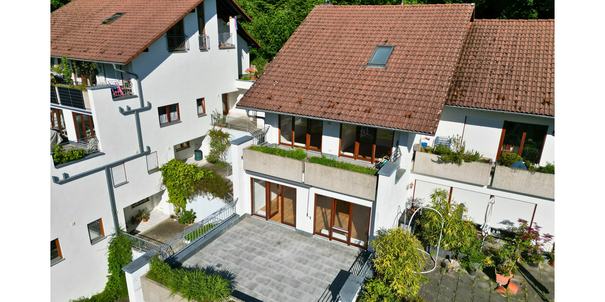 Etagenwohnung Freiburg im Breisgau Ebnet - 4 Zimmer, 111 m&sup2;, 2.000&euro; | Angebot:26688215