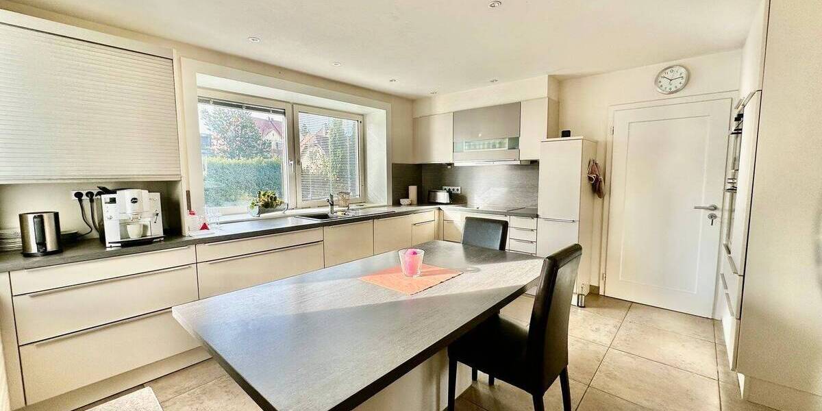 Einfamilienhaus Kenzingen - 7 Zimmer, 236 m&sup2;, 890.000&euro; | Angebot:23978594