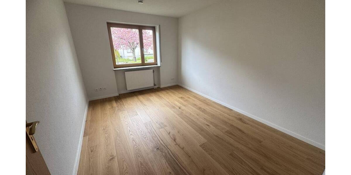 Etagenwohnung Freiburg Hochdorf - 5 Zimmer, 141 m&sup2;, 1.880&euro; | Angebot:26190172