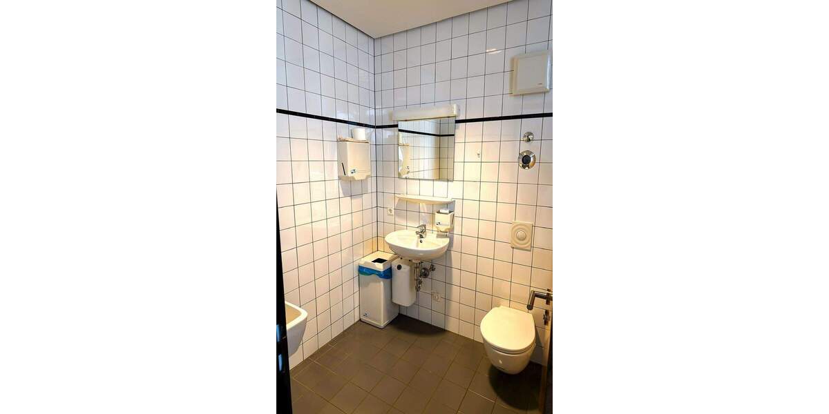 Gewerbeobjekt Kirchzarten - 2 Zimmer, 124 m&sup2;, 1.364&euro; | Angebot:25746098