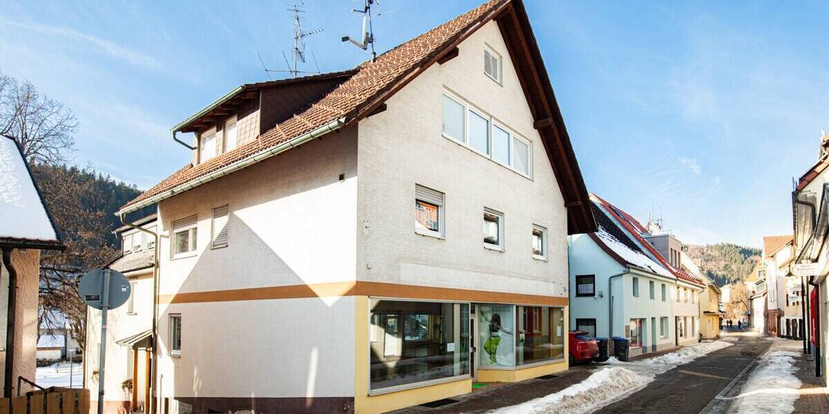 Mehrfamilienhaus, Wohnhaus Titisee-Neustadt Neustadt - 8 Zimmer, 238 m&sup2;, 399.000&euro; | Angebot:26555090