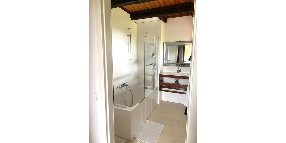 Etagenwohnung Freiburg im Breisgau - 2 Zimmer, 94 m&sup2;, 1.300&euro; | Angebot:25145589