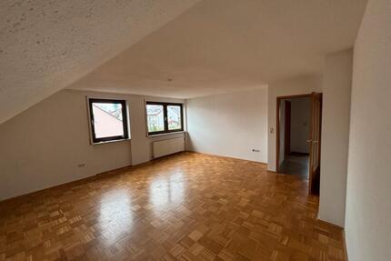 Großzügige 4-Zimmer-Wohnung mit Stellplatz in zentraler Lage