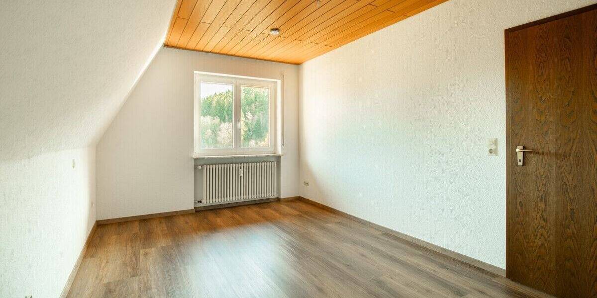 Mehrfamilienhaus, Wohnhaus Titisee-Neustadt Neustadt - 8 Zimmer, 214 m&sup2;, 549.000&euro; | Angebot:24029175