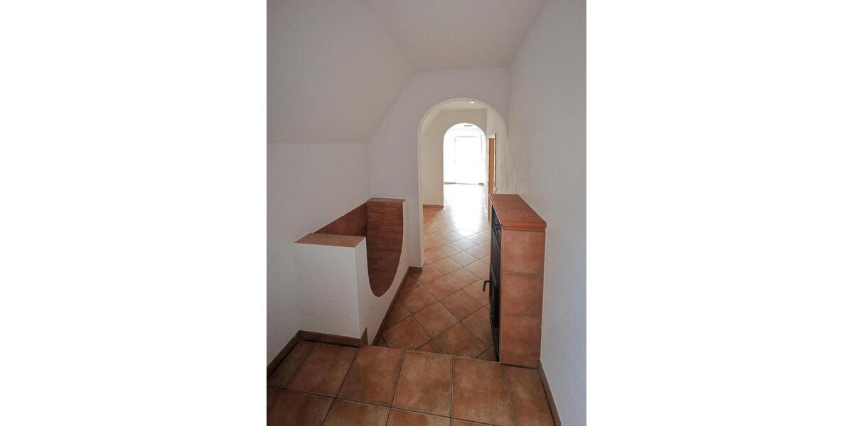 Dachgeschoßwohnung Hartheim am Rhein - 5 Zimmer, 132 m&sup2;, 1.520&euro; | Angebot:25106805