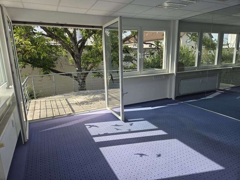 Büro in Freiburg 2.400 € 174 m²