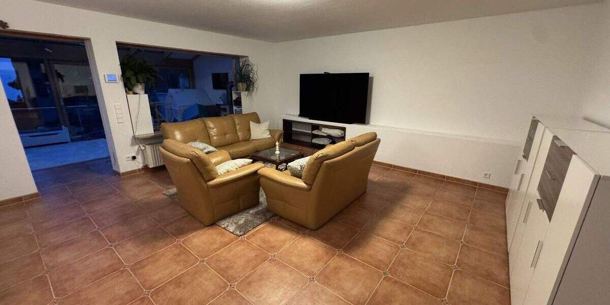 Einfamilienhaus Teningen Nimburg - 7 Zimmer, 220 m&sup2;, 2.500&euro; | Angebot:25177163