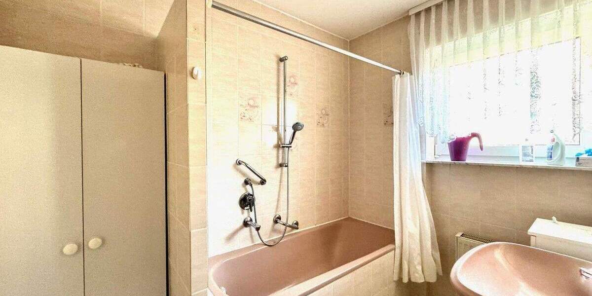 Doppelhaushälfte Ebringen - 8 Zimmer, 220 m&sup2;, 899.000&euro; | Angebot:25823328