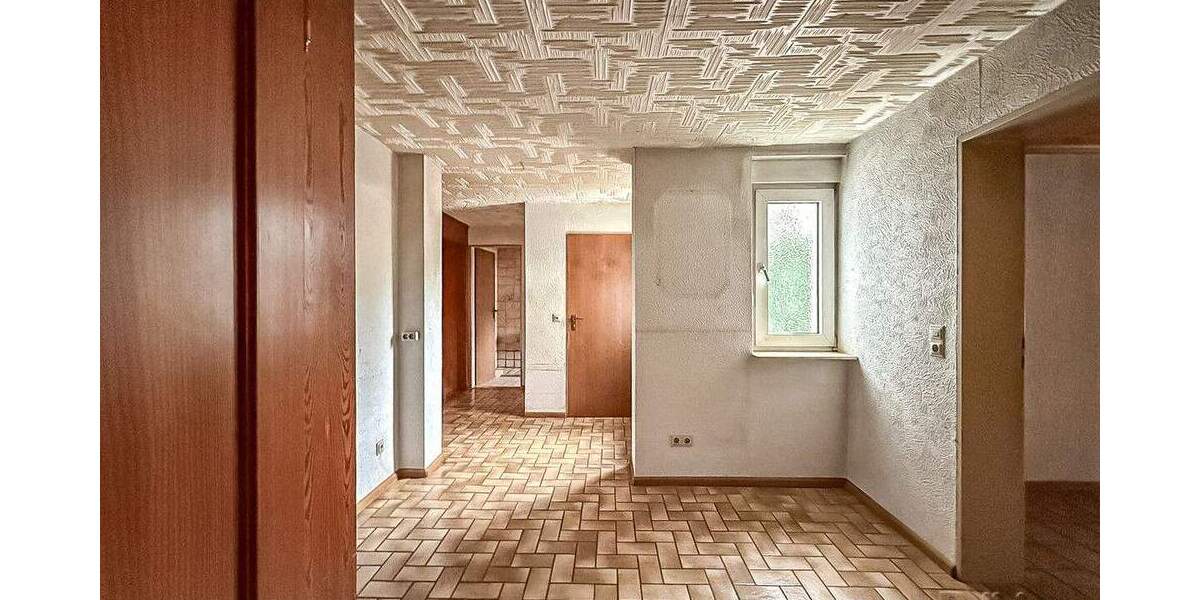 Mehrfamilienhaus, Wohnhaus Ebringen - 8 Zimmer, 212 m&sup2;, 699.000&euro; | Angebot:25774751