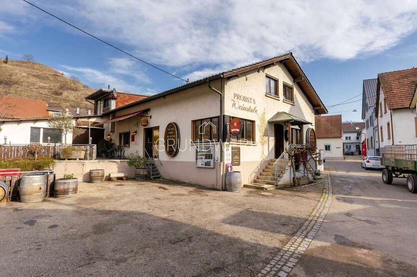 Haus zum Kaufen in Vogtsburg im Kaiserstuhl 335.000 € 310 m²