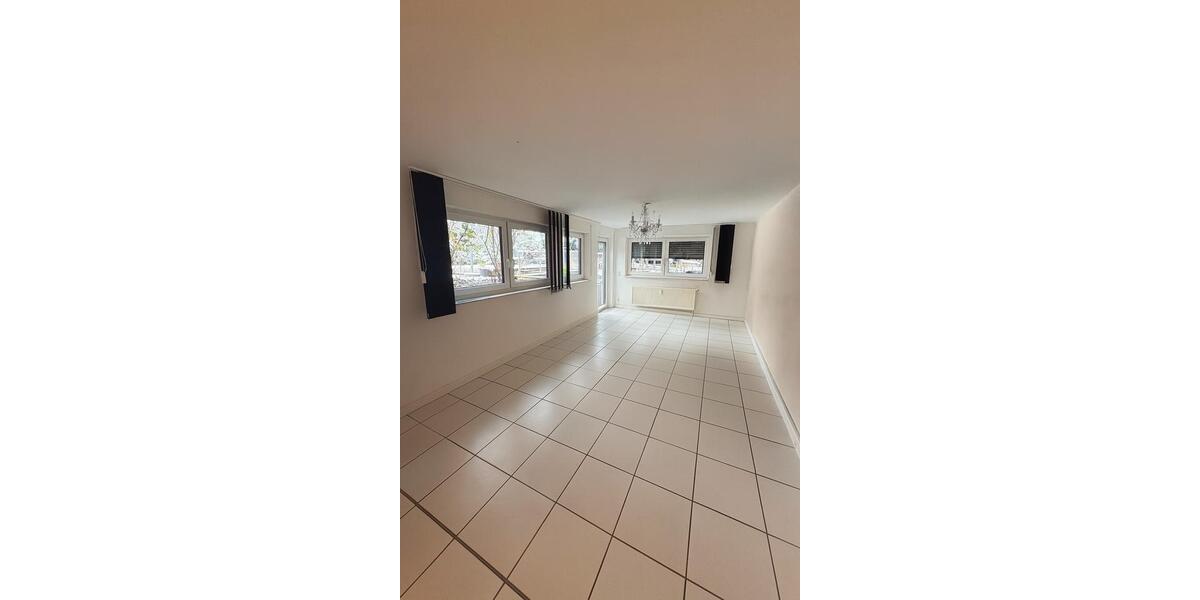Helle 3,5-Zimmer-Souterrainwohnung mit Terrasse zu vermieten zimmer