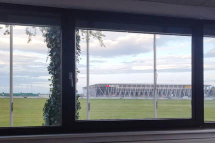 Bürofläche mit Landebahnblick zu vermieten zimmer