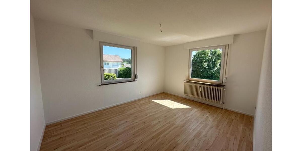 Erdgeschoßwohnung Furtwangen im Schwarzwald - 4 Zimmer, 104 m&sup2;, 820&euro; | Angebot:24770940