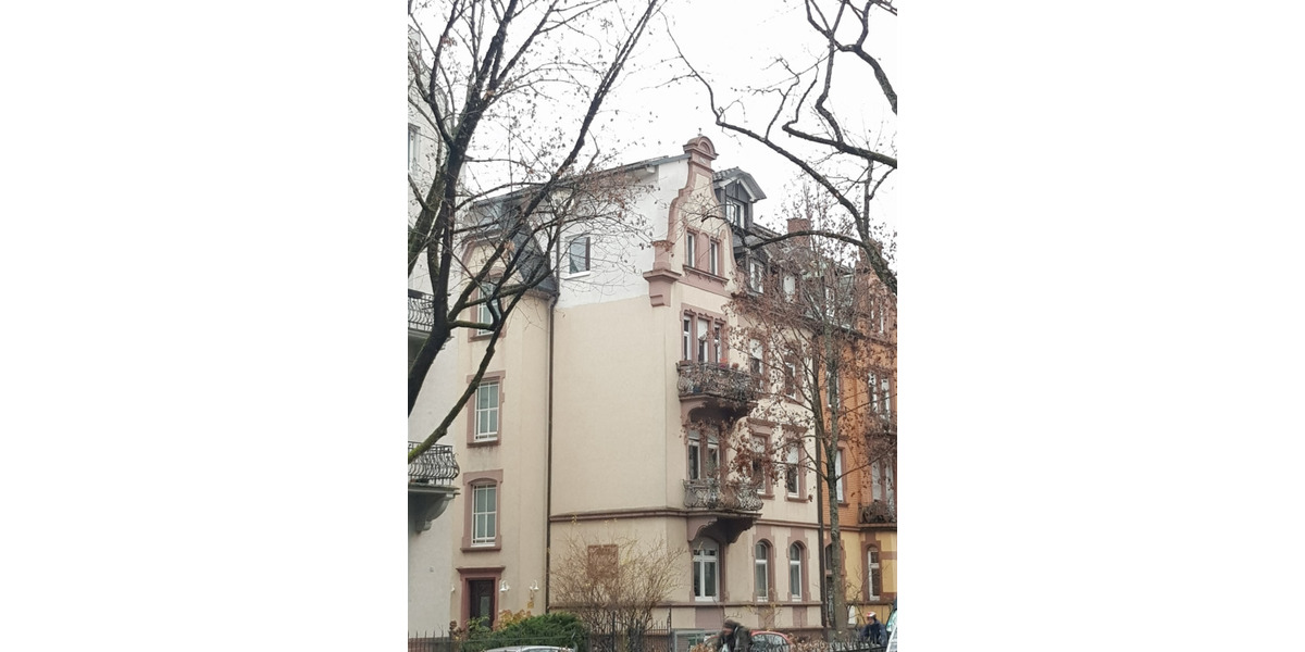 Sehr charmante 4-Zi-Whg +111qm+ in historischem MFH in Freiburg-Wiehre mit 2 Balkonen - noch 5 Jahre vermietet 4 zimmer