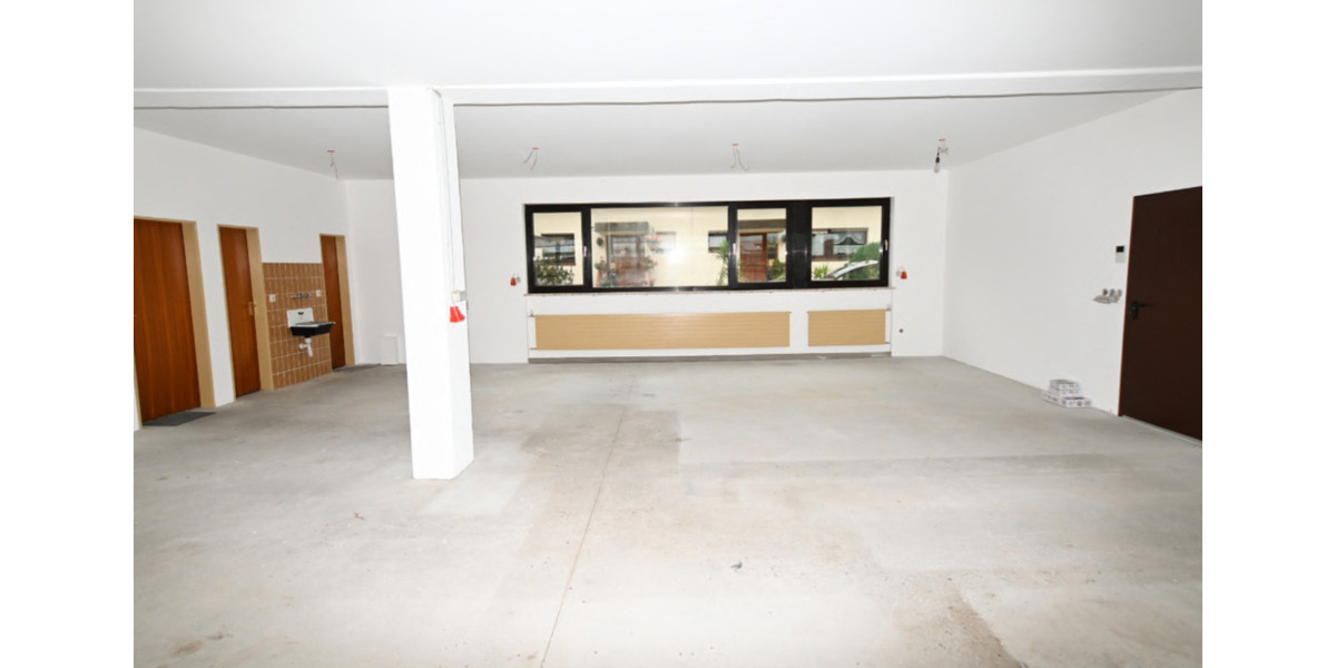 Haus und Halle in Denzlingen für Wohnen und Gewerbe 6 zimmer