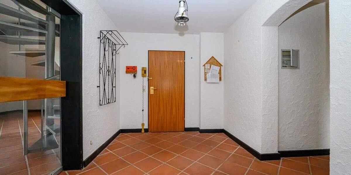 Etagenwohnung Freiburg Altstadt - 3 Zimmer, 135 m&sup2;, 699.000&euro; | Angebot:24992452
