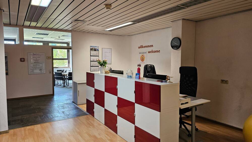 Gewerbeobjekt Freiburg im Breisgau St. Georgen - 1 Zimmer, 736 m&sup2;, 6.350&euro; | Angebot:23980762