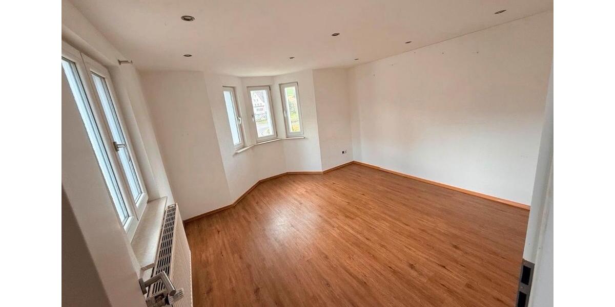 Einfamilienhaus Furtwangen im Schwarzwald - 5 Zimmer, 180 m&sup2;, 300.000&euro; | Angebot:27244512