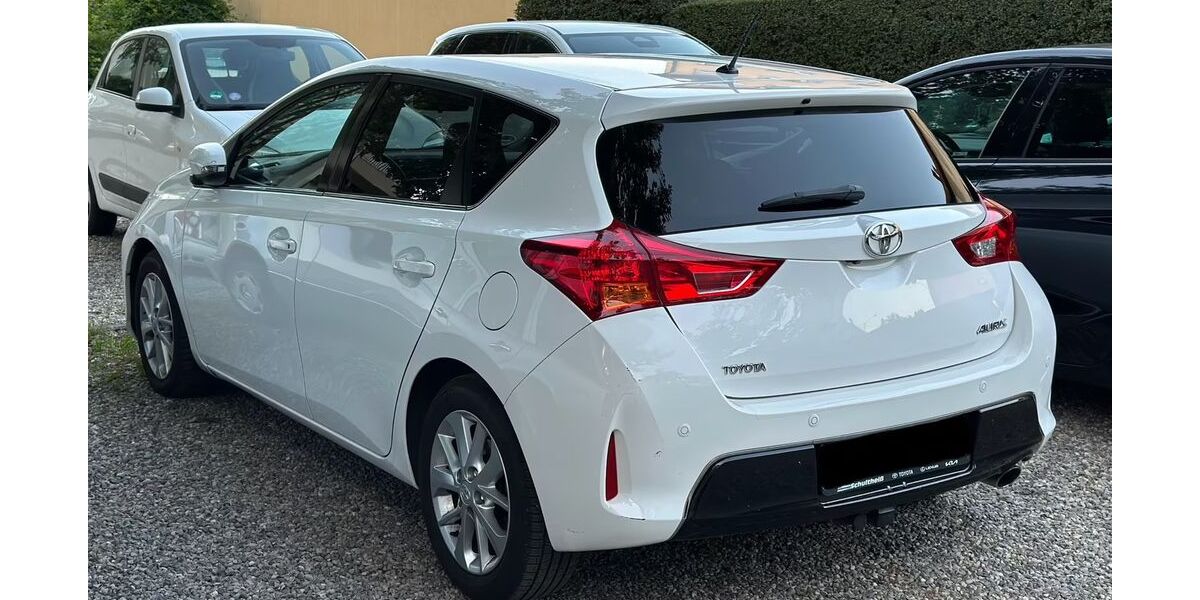 Toyota Auris 69.000 km 13.700 &euro; Hattersheim am Main 65795