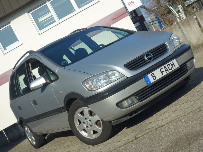 Opel Zafira 239.000 km 2.500 € Freiburg 79111