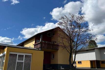 Zweifamilienhaus mit Nebengebäuden in traumhafter Alleinlage 1 zimmer