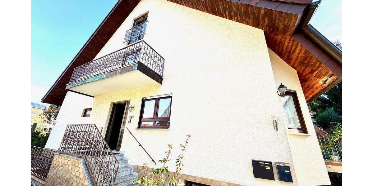 Doppelhaushälfte Ebringen - 8 Zimmer, 220 m&sup2;, 899.000&euro; | Angebot:25823328