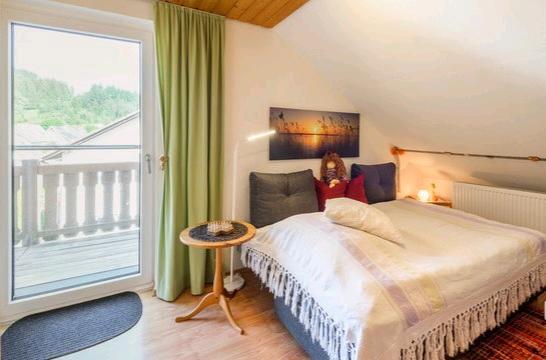 Dachgeschoßwohnung Titisee-Neustadt Neustadt - 6 Zimmer, 120 m&sup2;, 354.000&euro; | Angebot:24466276