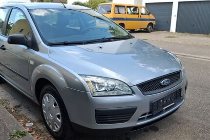 Ford Focus 180.000 km 2.700 &euro; Freiburg 79115