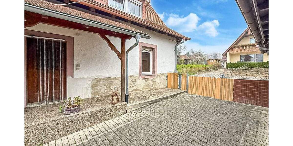 Mehrfamilienhaus, Wohnhaus Ebringen - 8 Zimmer, 212 m&sup2;, 699.000&euro; | Angebot:25774751