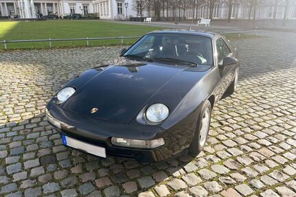 Porsche 928