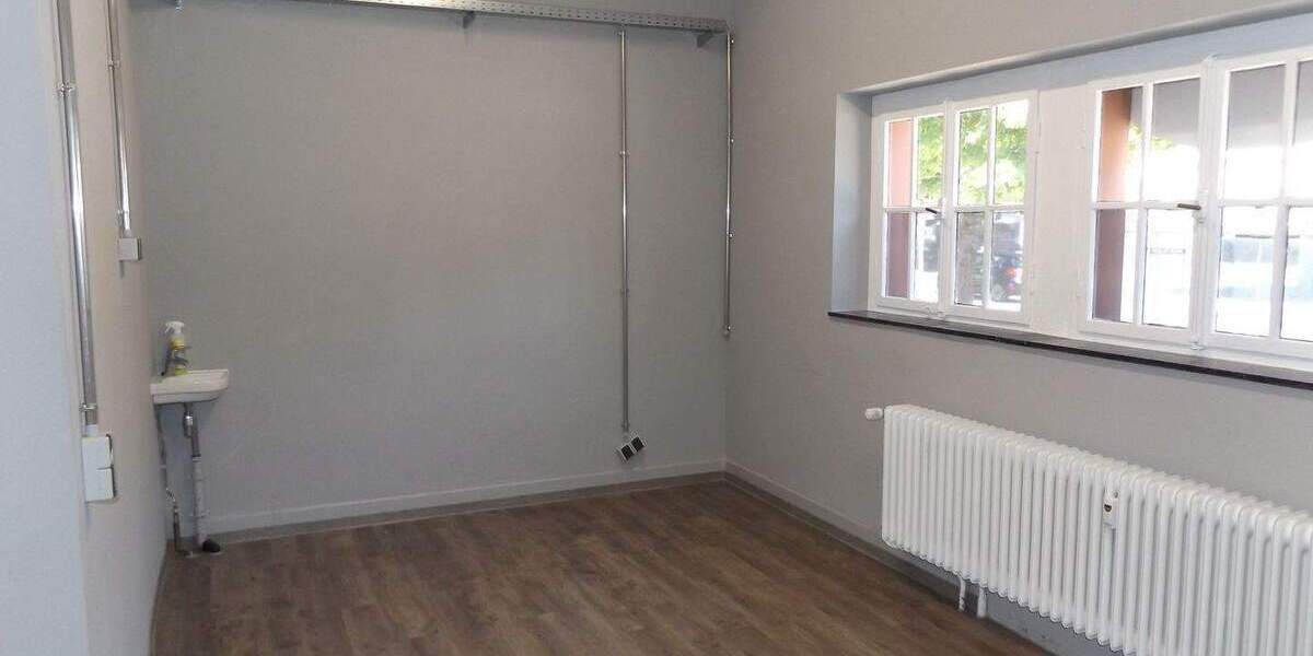 Gewerbeobjekt Titisee-Neustadt Titisee - 2 Zimmer, 400&euro; | Angebot:25845119