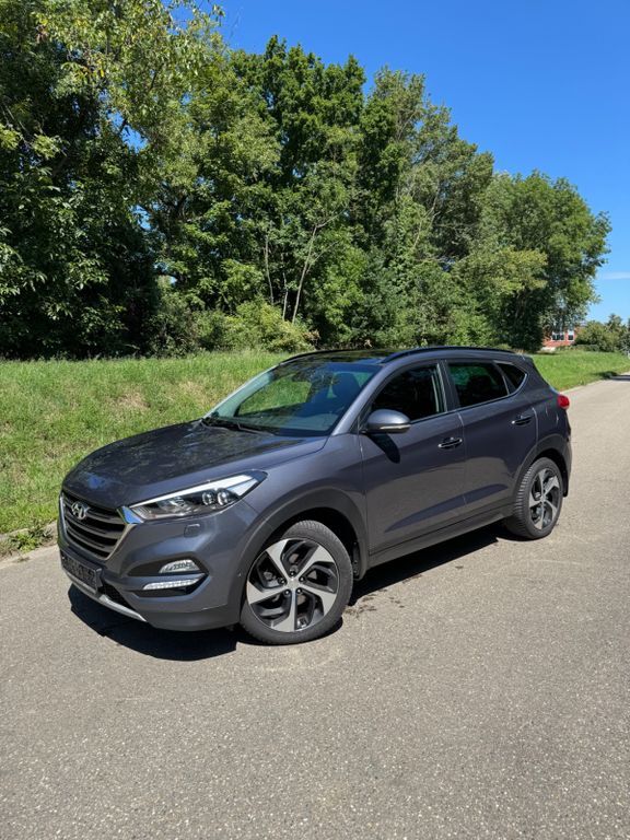 Hyundai TUCSON 70.000 km 17.800 € Freiburg 79110