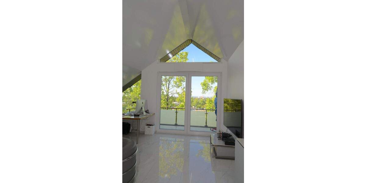 Aussicht, Natur und Design: exquisite 3-Zimmer Dachgeschosswohnung in Freiburg St. Georgen 3 zimmer