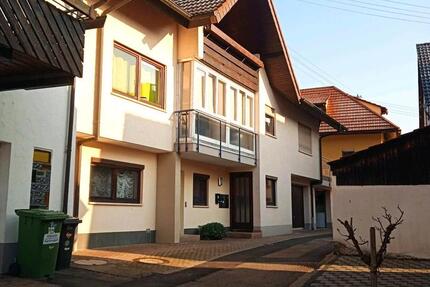 Haus Malterdingen - 9 Zimmer, 220 m&sup2;, 420.000&euro; | Angebot:27244504