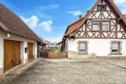 Haus Ebringen - 8 Zimmer, 212 m&sup2;, 699.000&euro; | Angebot:25774751