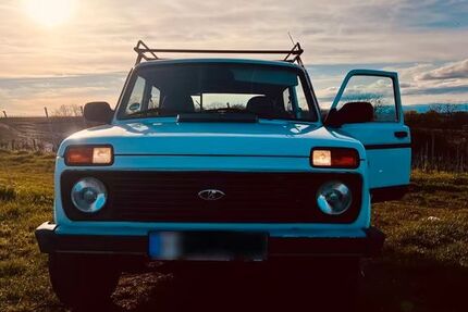 Lada Taiga 122.500 km 8.900 &euro; Staufen im Breisgau 79219