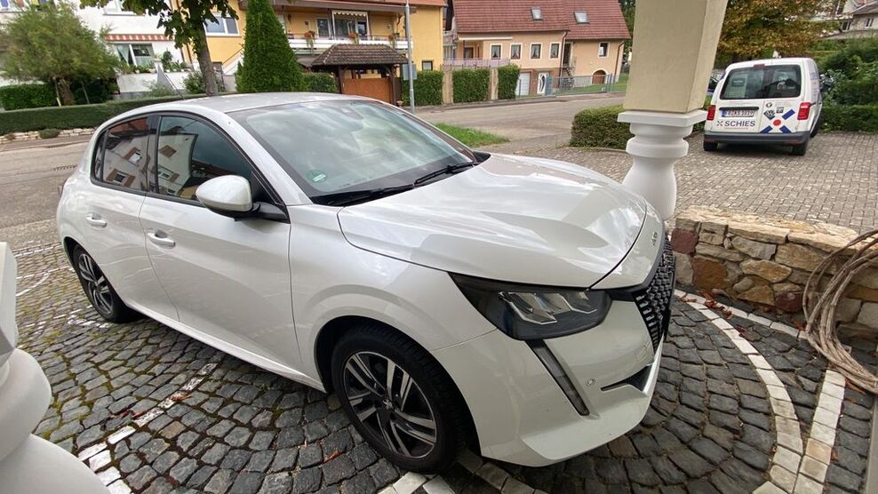 Peugeot 208 57.500 km 12.200 € Ihringen 79241