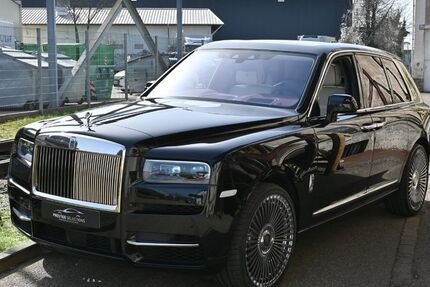 Rolls Royce Cullinan 8.400 km 329.900 &euro; Freiburg 79111
