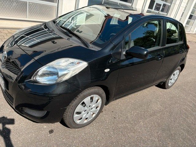 Toyota Yaris 171.661 km 3.250 &euro; Freiburg 79110