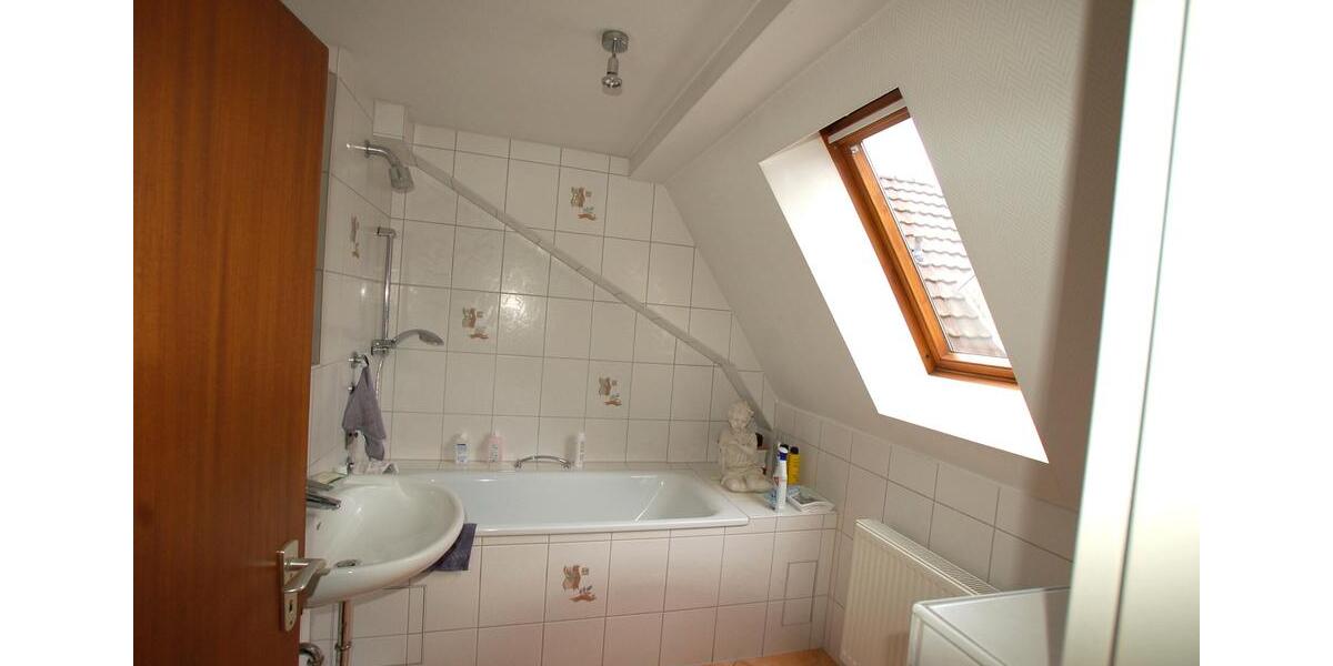 Dachgeschoßwohnung Hartheim am Rhein - 5 Zimmer, 132 m&sup2;, 1.584&euro; | Angebot:25106805