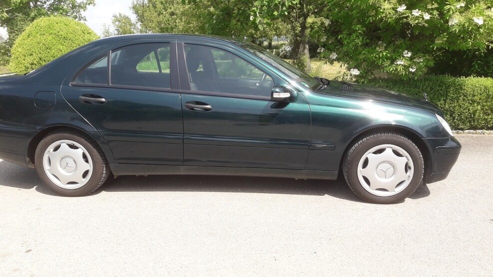 Mercedes-Benz C 240 193.500 km 3.500 € Au 79280
