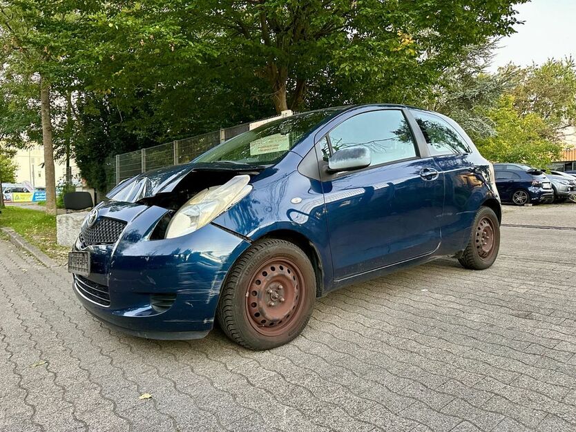Toyota Yaris 113.695 km 700 € Freiburg 79108